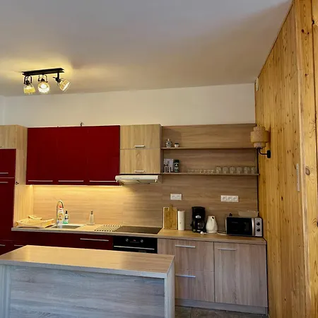 Гостевой дом Menhardi Нова-Лесна